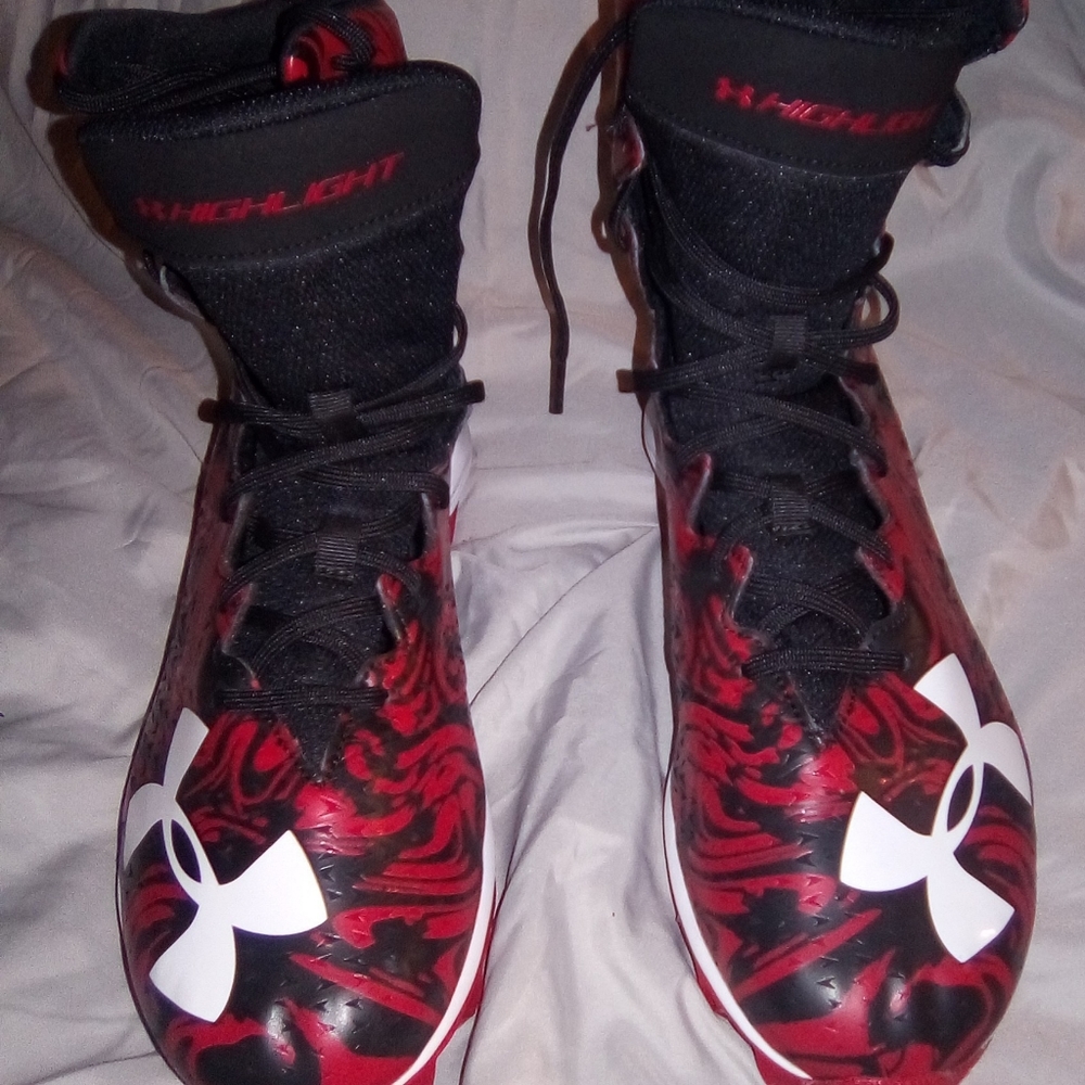 Under Armour highlight football clutch fit cleats